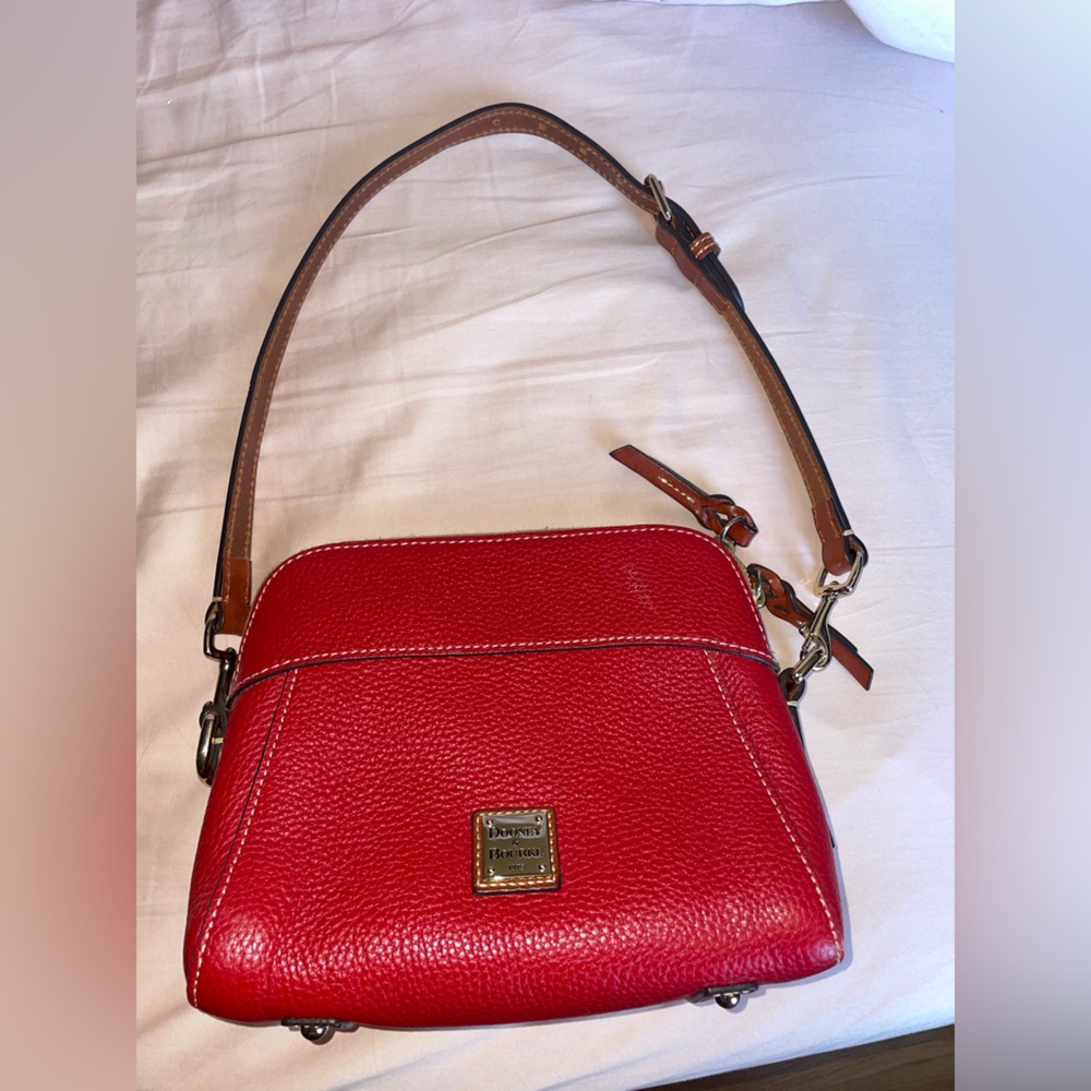 ❤️ Dooney & Bourke Pebble Grain Domed Crossbody bag in red leather ❤️